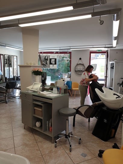 Portello-Gintrat Nathalie, Salon de Coiffure à Val de Louyre et Caudeau