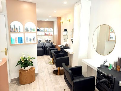 Les Ciseaux D'auré, Salon de Coiffure à Chatou