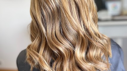 Maureen Hairstylist, Coiffeur à Domicile à Bury