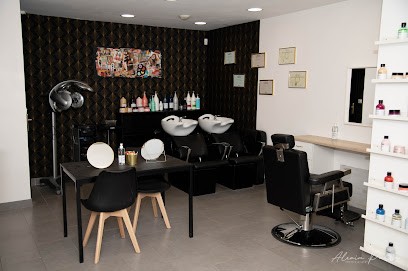 Le Petit Salon D'Agathe, Salon de Coiffure à Poses