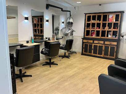 Les Reflets Du Miroir Coiffeur à Forges-les-Eaux