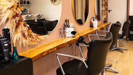 Le Salon By Celia Coiffeur à Souillac