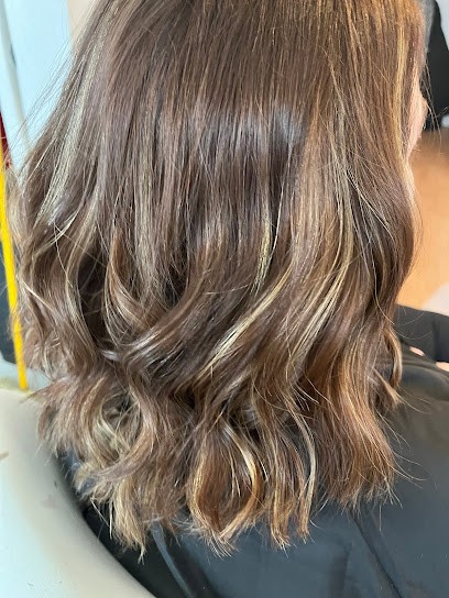 Headspa Emilie H Hairstyle & Headspa, Coiffeur à Domicile à Poisy