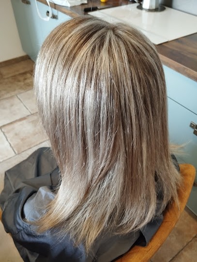 Emilie Coiffure à domicile, Coiffeur à Domicile à La Jarrie