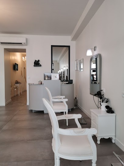 Vanessa LAMOUR LATOUR Salon De Coiffure Bien être - Cyrielle Praticienne En Endermologie LPG, Salon de Coiffure à Rochefort