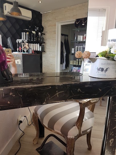 L'Atelier De Charline Salon De Coiffure Mixte, Salon de Coiffure à Ouistreham