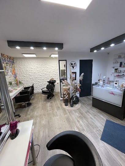 Les Ciseaux Roses, Salon de Coiffure à Thaon