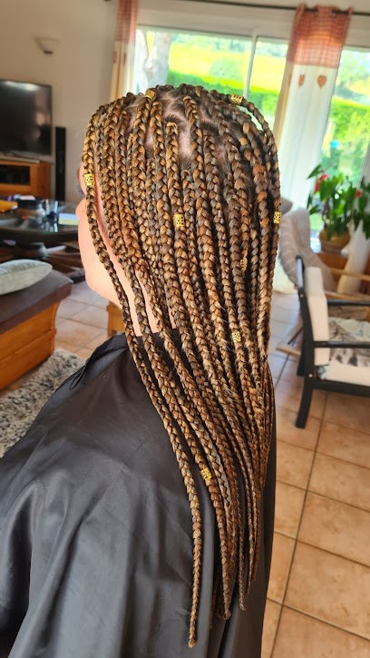 FAF'haiR Coiffeuse Afro, Coiffeur à Domicile au Péage-de-Roussillon