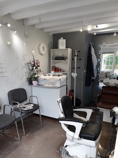 Marine Coiffure Sarl, Salon de Coiffure à Abondant