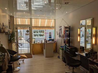 Valérie-Jan Luk, Salon de Coiffure à Réquista