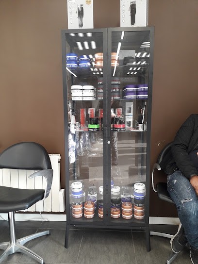 CHEZ HAMZA, Salon de Coiffure à Meyzieu