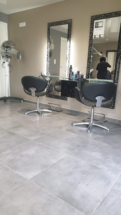 La Bulle De Nina, Salon de Coiffure à Théhillac