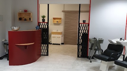 Rien Que Pour Vos Cheveux, Salon de Coiffure aux Églisottes-et-Chalaures