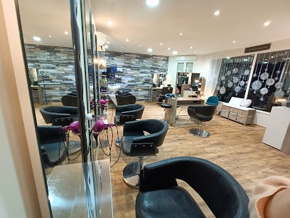 Dynamik'coiffure EURL, Salon de Coiffure à Saint-Just-Luzac