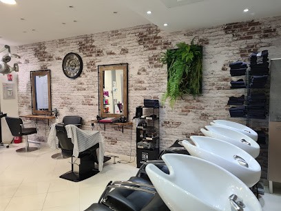 STUDIO BEAUTE BYMC, Salon de Coiffure à Chanteloup-en-Brie