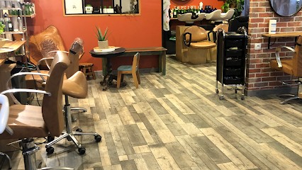 La Tête Ailleurs, Salon de Coiffure à Quelaines-Saint-Gault