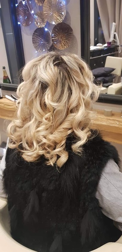 Un Hair Chic, Salon de Coiffure à Sérézin-de-la-Tour