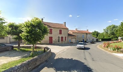 Marché, Salon de Coiffure à Usson-du-Poitou