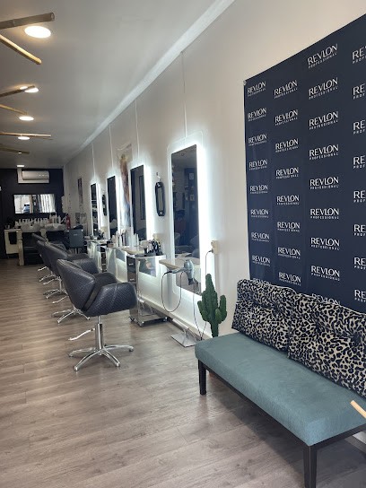 Un Hair De Plume, Salon de Coiffure à Pont-Saint-Esprit