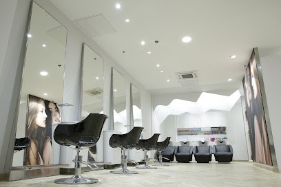 Jean Claude Aubry - Dame, Salon de Coiffure à Puilboreau