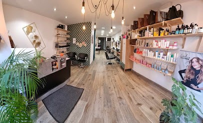 Studio Coiffure, Salon de Coiffure à Ornans