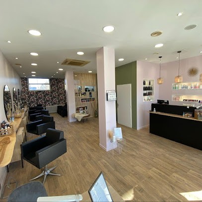 Salon Louisia coiffeur mixte, tricopigmentation, Salon de Coiffure à Saint-Pierre-en-Faucigny