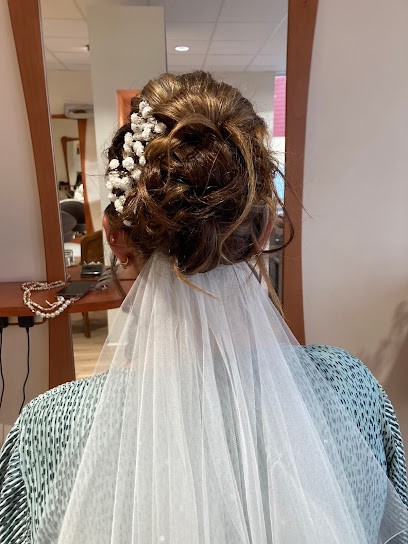 St Hil Coiffure, Salon de Coiffure à Saint-Hilaire-de-Chaléons
