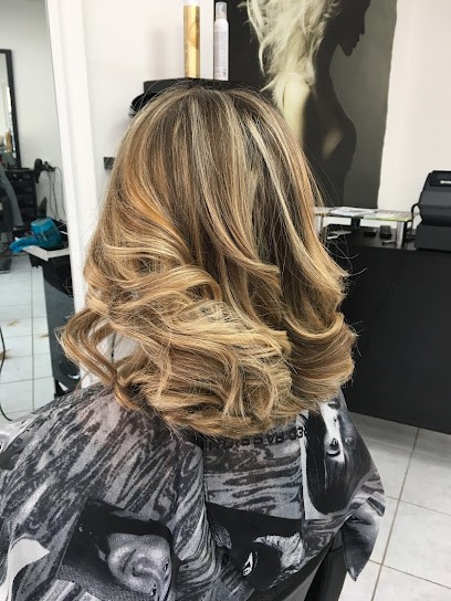 M ton style coiffure et onglerie, Salon de Coiffure à Émerchicourt