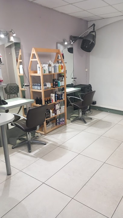 Cheveux Courts Idées Longues, Salon de Coiffure à Monteux