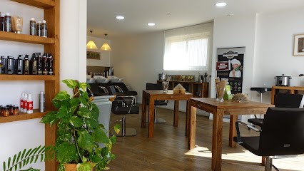 Le Hangar Des Coiffeurs, Salon de Coiffure à Trets