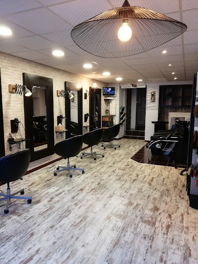 Coiffure Cosmopolitan Mixte, Salon de Coiffure à Hauts de Bienne