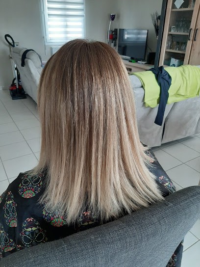 Lanavia coif a domicile, Coiffeur à Domicile à Civrieux