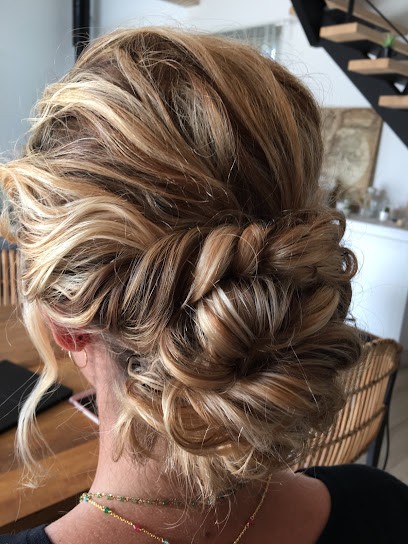 La Petite Coiffeuse, Coiffeur à Domicile à Tosse