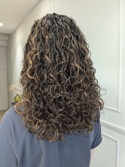 Emilie Délès | Spécialiste Cheveux Bouclés Coiffeur à Toulouse