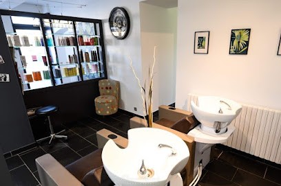 Salon De Coiffure Bout'Tifs By Sophie, Salon de Coiffure à Saintes