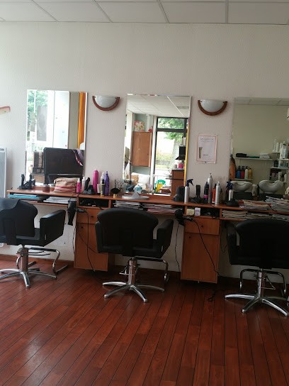 Tif Folies, Salon de Coiffure à Simorre