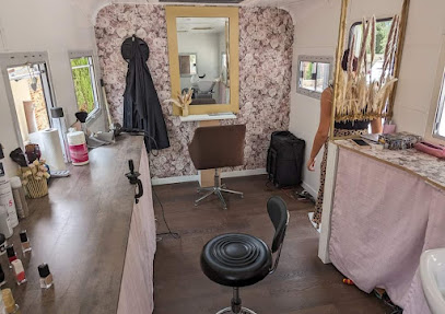 Les Ciseaux D'or, Coiffeur à Grues