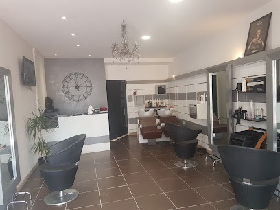 Revolution' Hair Coiffure,Esthétique,onglerie, Salon de Coiffure à Saintes-Maries-de-la-Mer