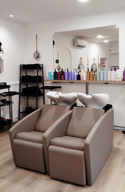 Micka Coiffure, Salon de Coiffure à Saint-Julien-les-Rosiers