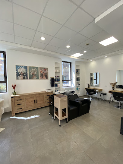 Chapitre Six Coiffeur à Changé