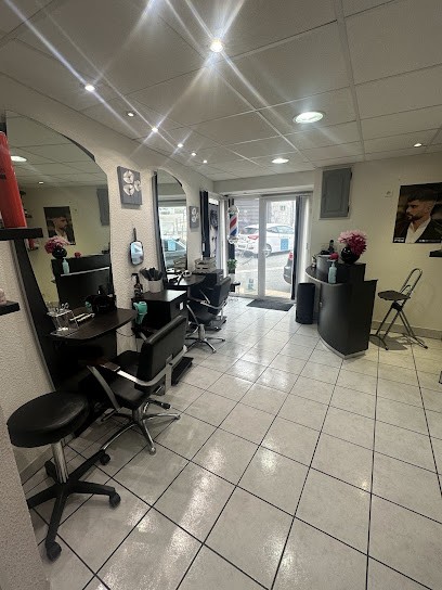 Solo Coiff, Salon de Coiffure à Dallet