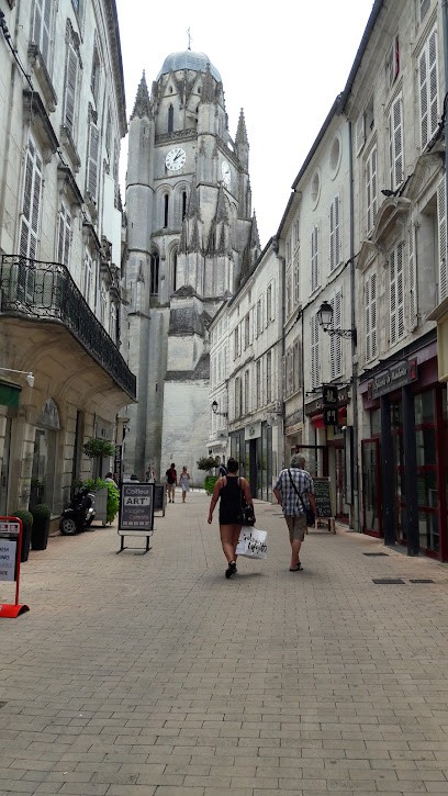 Art' Coiffeur-Visagiste-Coloriste, Salon de Coiffure à Saintes