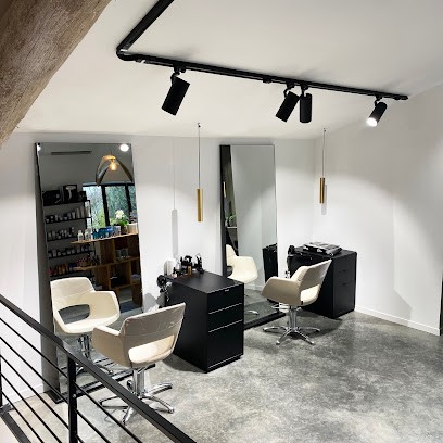 Maison Karol, Salon de Coiffure à Pernes-les-Fontaines