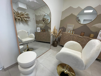 Marie.g - Salon De Coiffure - Maison Des Artistes Coiffeur à Beaulieu-sous-la-Roche