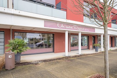 Un Autre Regard by Helene, Salon de Coiffure à Châteaubourg