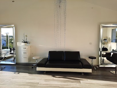 M G & Michel Gonzalez, Salon de Coiffure à Saint-Geniès-des-Mourgues