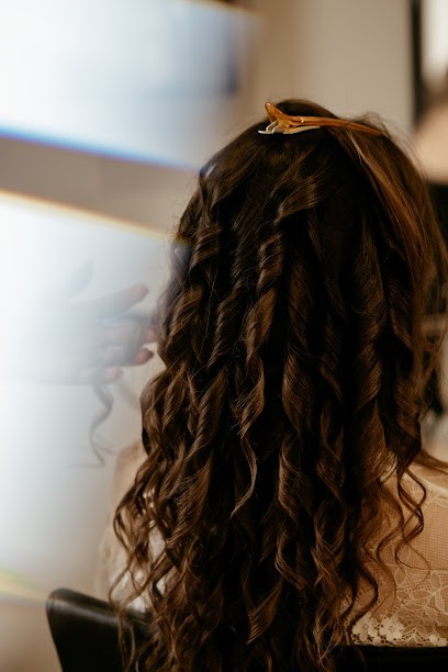 Enzo Luggi, Salon de Coiffure à Saint-Beauzire
