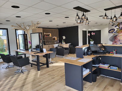 Salon De Coiffure Le Reflet D'l Coiffeur à Maël-Carhaix