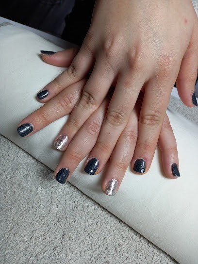 Maison de la beauté, Salon de Coiffure à Dracé