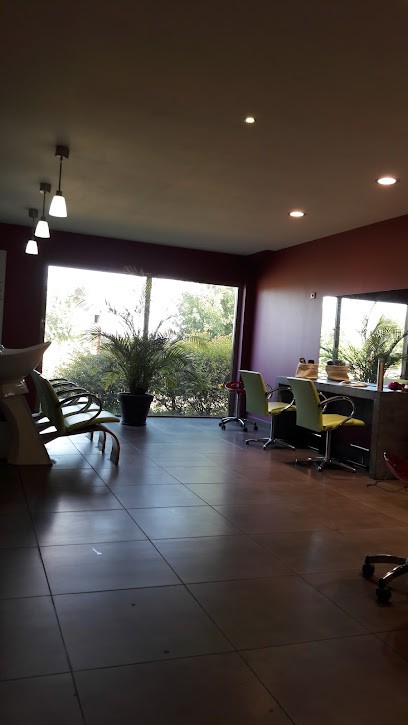 Instant Coiffure L', Salon de Coiffure à Pont-l'Abbé-d'Arnoult